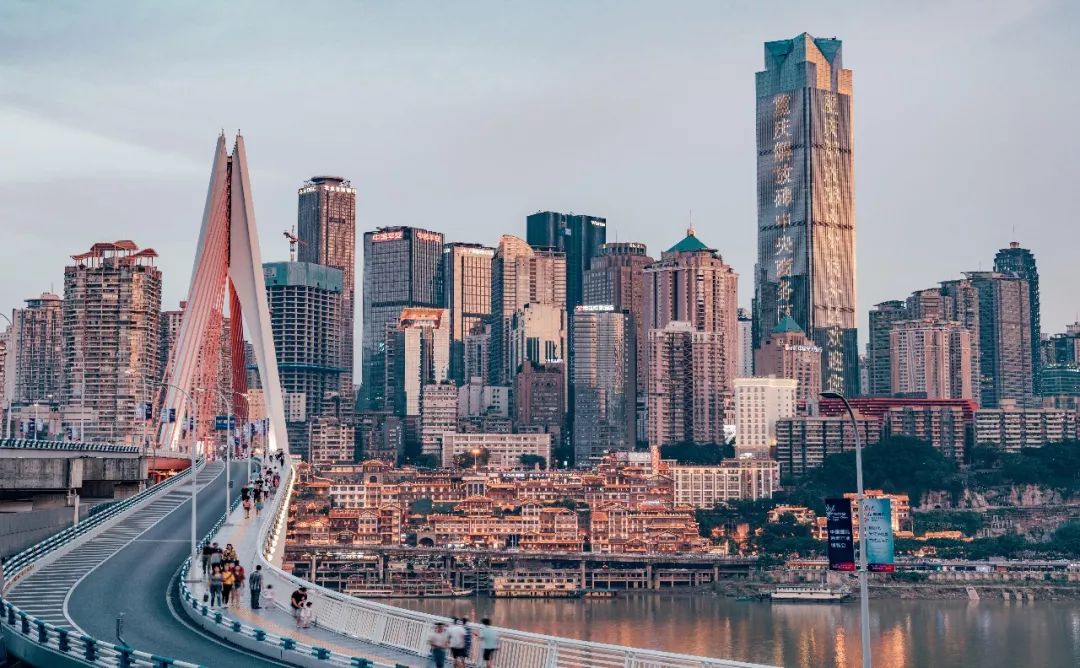 山城热辣,重庆美食盛宴等你解锁!